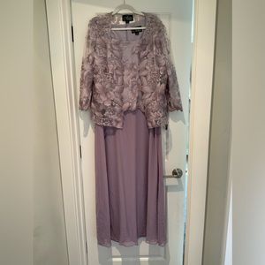 NEW WITH TAGS Fancy purple lace gown